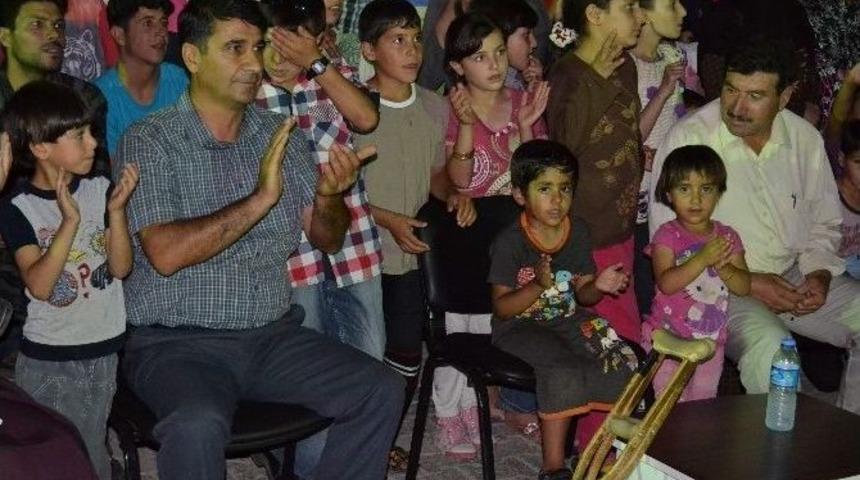 Suriyeli M&uuml;ltecilere M&uuml;zik Ziyafeti