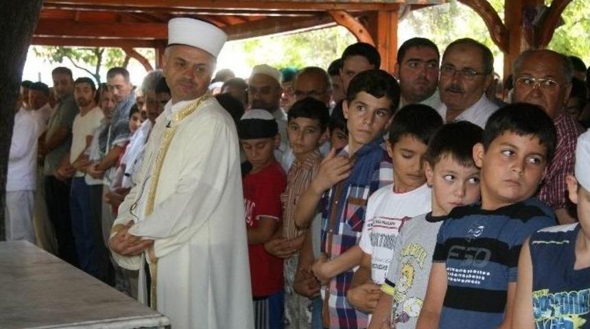 Antalya'da İsrail Saldırılarında Hayatını Kaybeden Filistinliler İ&ccedil;in Gıyabi Cenaze Namazı Kılındı