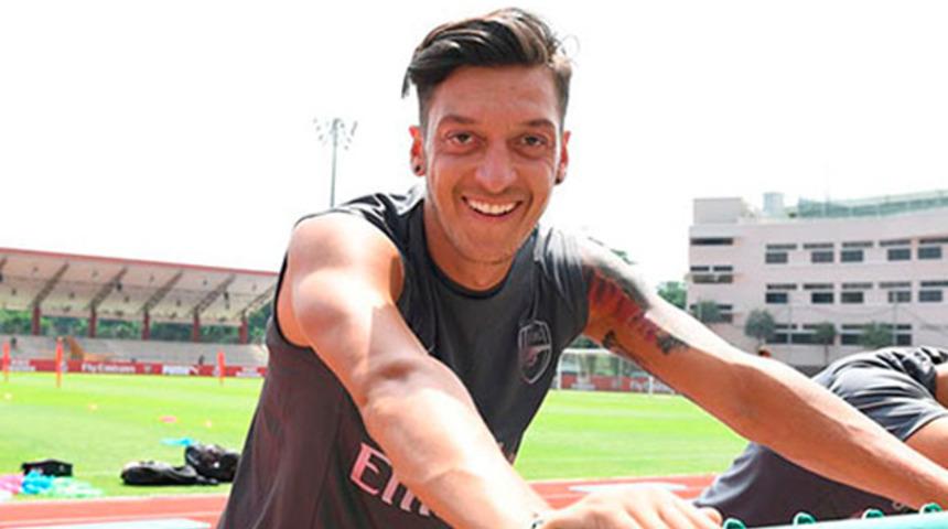 Arsenal teknik direktörü Emery'den Mesut Özil'e destek