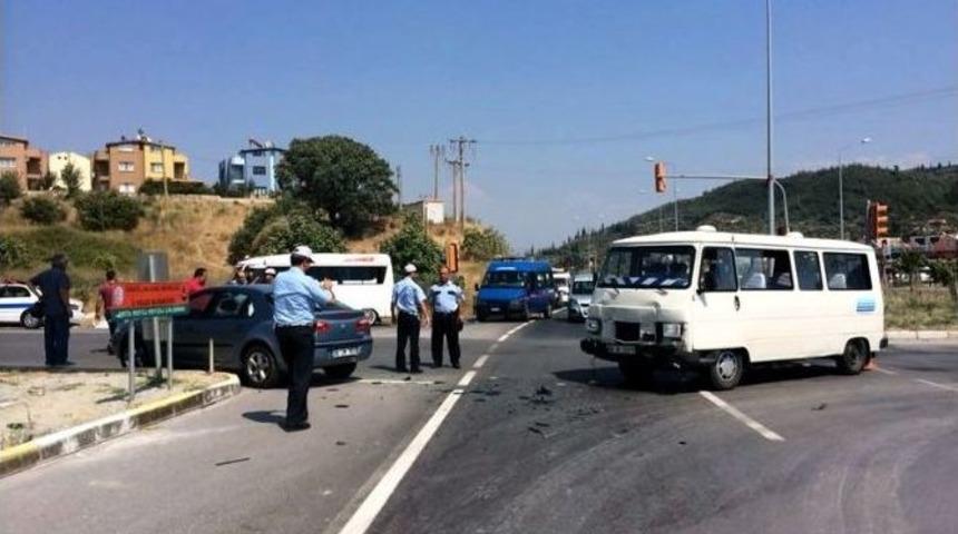 S&ouml;ke&rsquo;de Trafik Kazası: 3 Yaralı