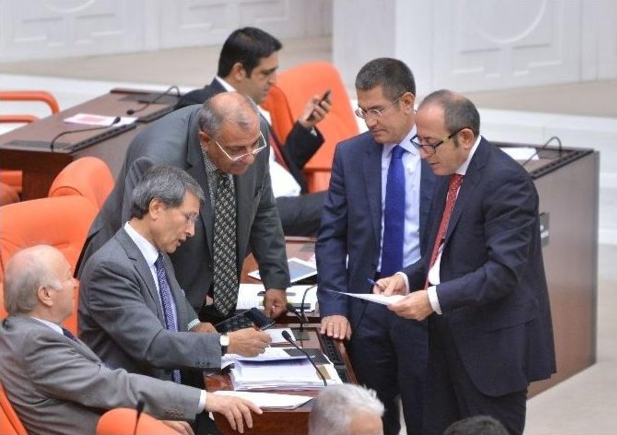 Meclis&rsquo;te Filistin Bayrağının Renklerini Taşıyan Atkılarla &Ouml;z&ccedil;ekim
