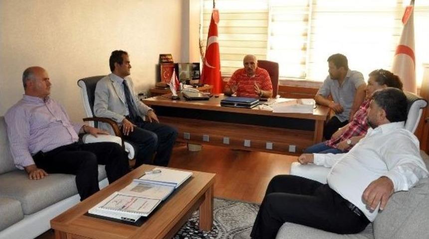 Rekt&ouml;r &Ouml;zer&rsquo;den, T&uuml;rk Kızılay Derneğine Ziyaret