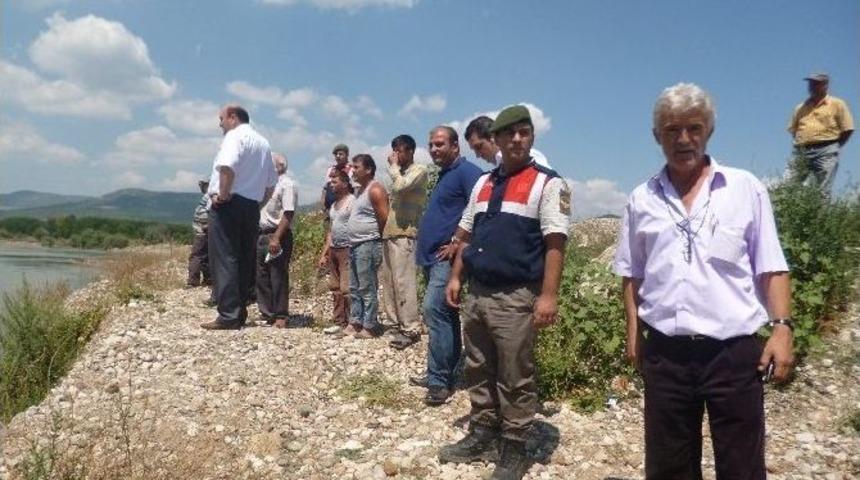 Osmaneli'de Serinlemek İ&ccedil;in Sakarya Nehrine Giren Gence Ulaşılamadı