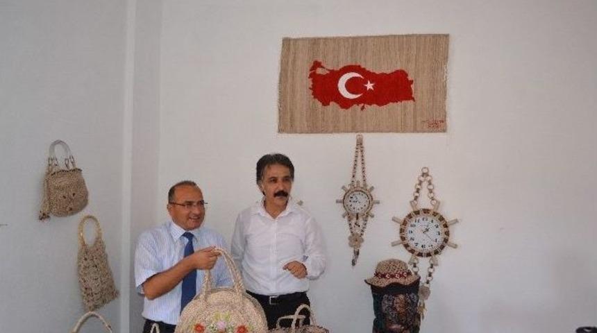 Başbakan Erdoğan&rsquo;a Muz Lifinden Dokunmuş T&uuml;rk Bayrağı Hediye Edilecek