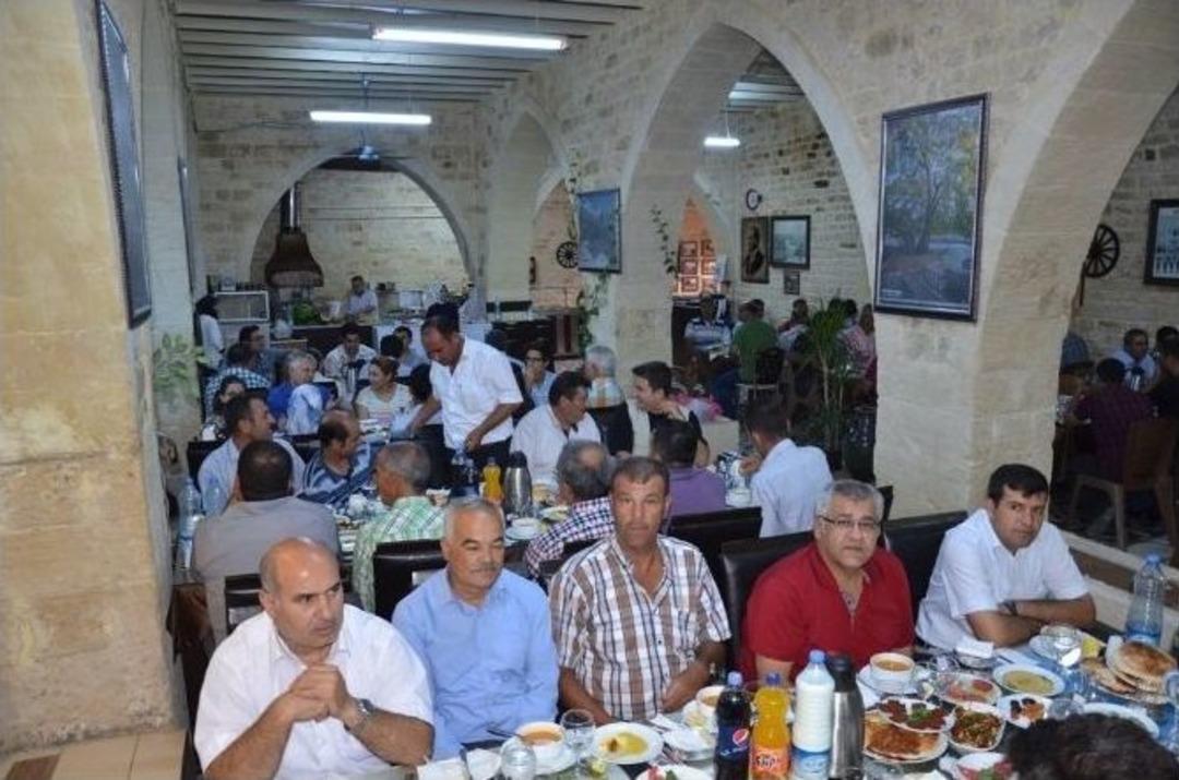 Vali Tapsız, İl &Ouml;zel İdaresi &Ccedil;alışanlarıyla İftarda Bir Araya Geldi