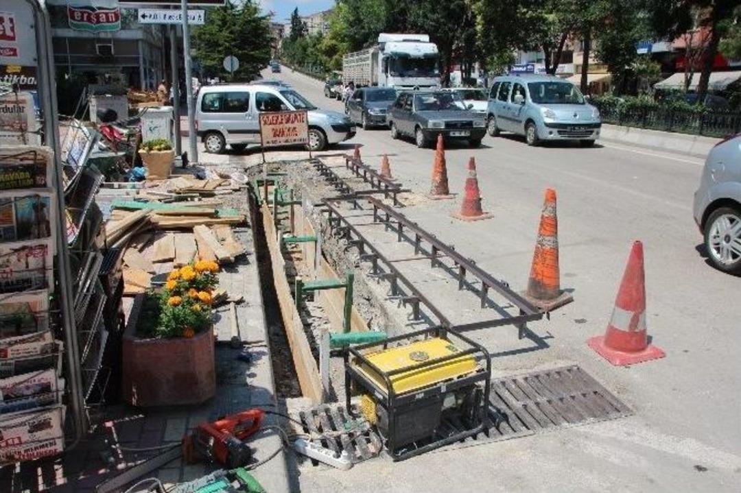 Yağmur Sularına Maruz Kalan Esnafın Derdine &Ccedil;are Aranıyor