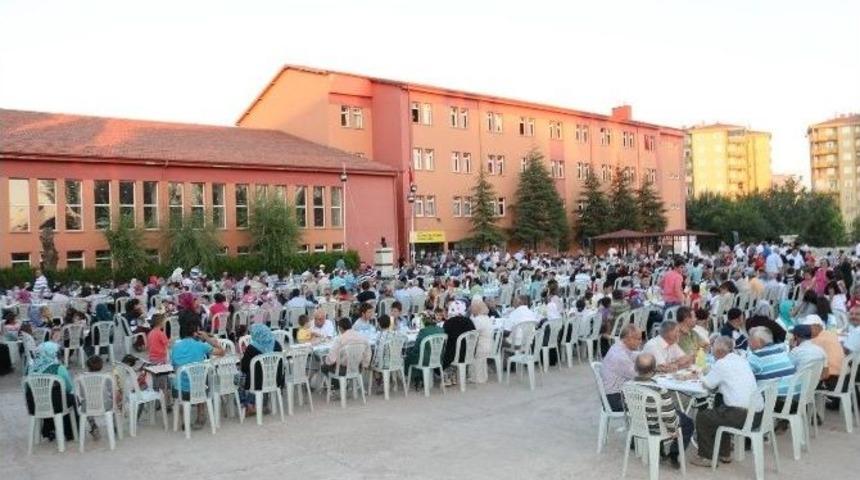 Mahalle Toplantıları S&uuml;r&uuml;yor