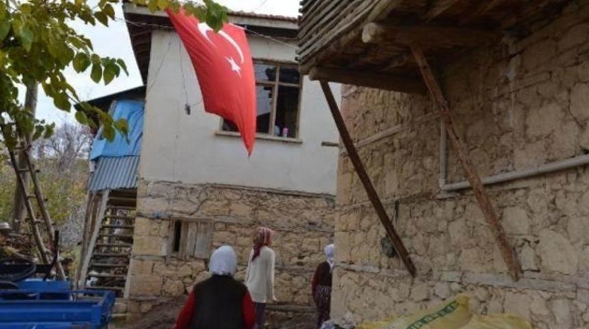Şehit madencinin babasının evi yenilendi