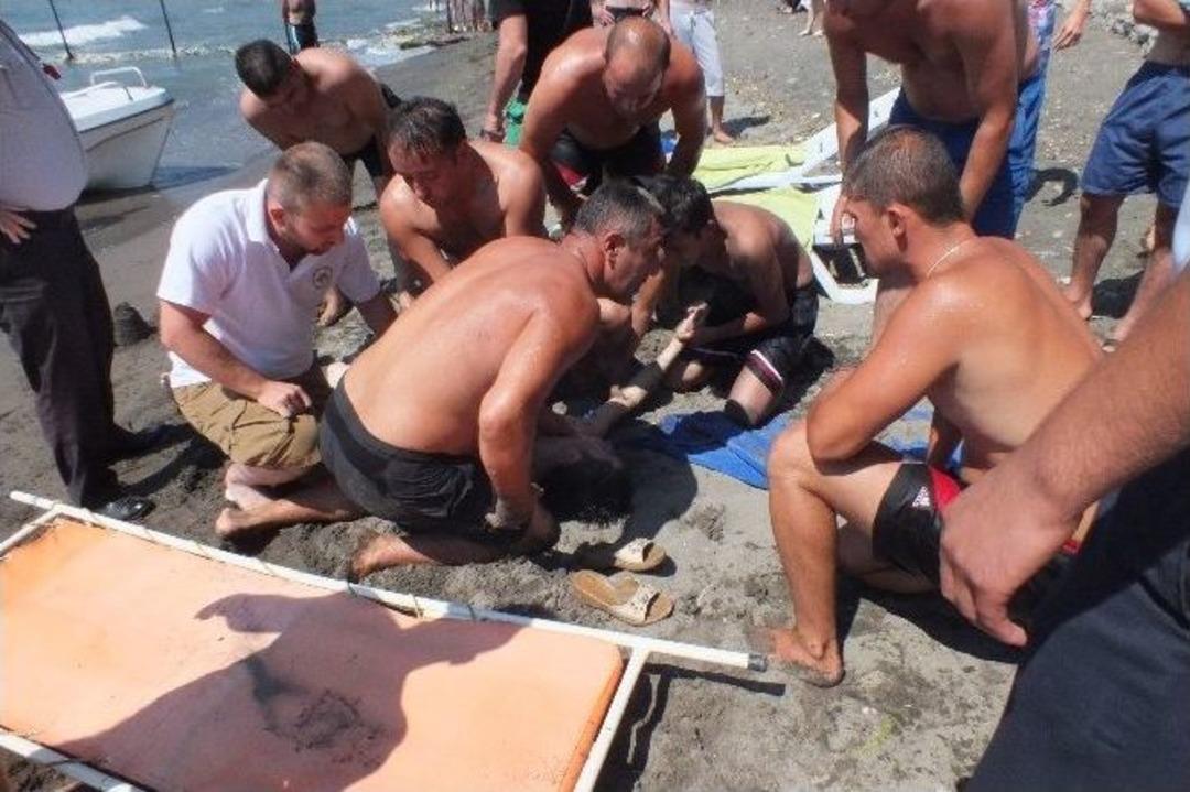 Boğulma Tehlikesi Atlatan Genci Cankurtaran Hayata D&ouml;nd&uuml;rd&uuml;