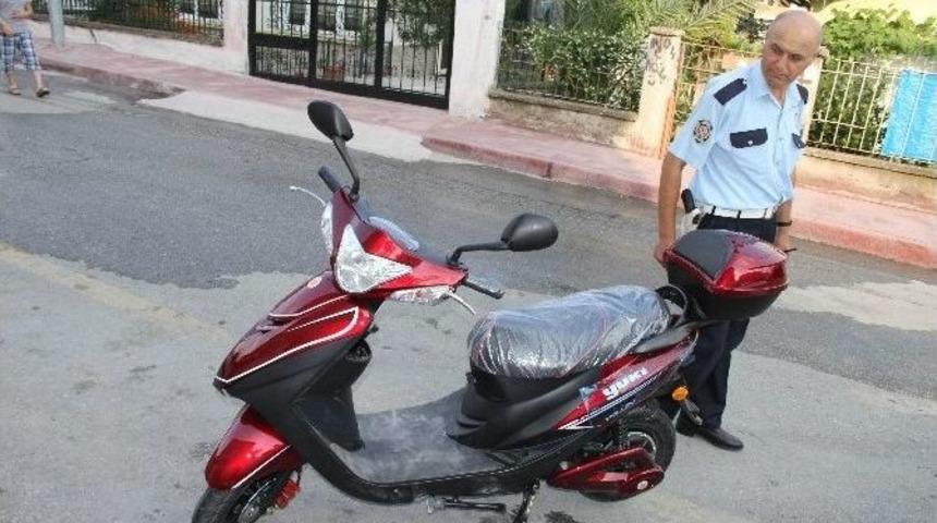 Elektrikli Bisiklet Devrildi: 2 Yaralı