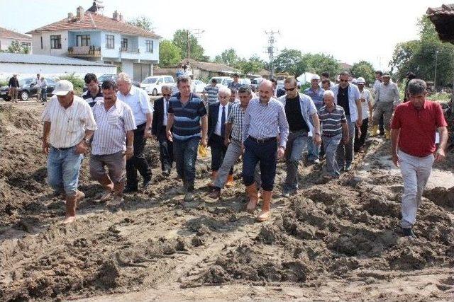 Bakan Müezzinoğlu, Edirne’de Sel Ve Su Taşkınlarında Zarar Gören Köylerde İncelemelerde Bulundu