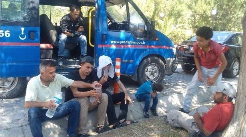 Doğanbey'de &Ccedil;oğunluğu Suriyeli 51 M&uuml;lteci Yakalandı