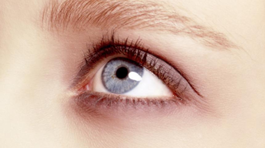 Hassas g&ouml;zler i&ccedil;in 10 makyaj sırrı