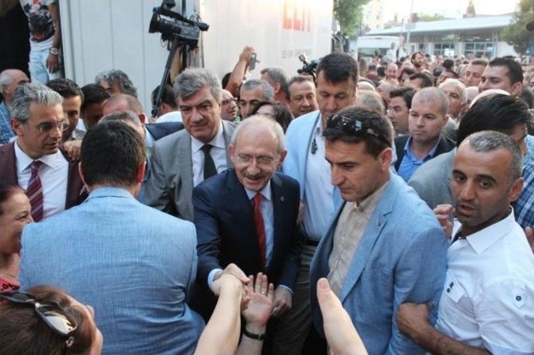 Kılı&ccedil;daroğlu 6 Bin Kişilik Yery&uuml;z&uuml; İftar Sofrası'na Katıldı