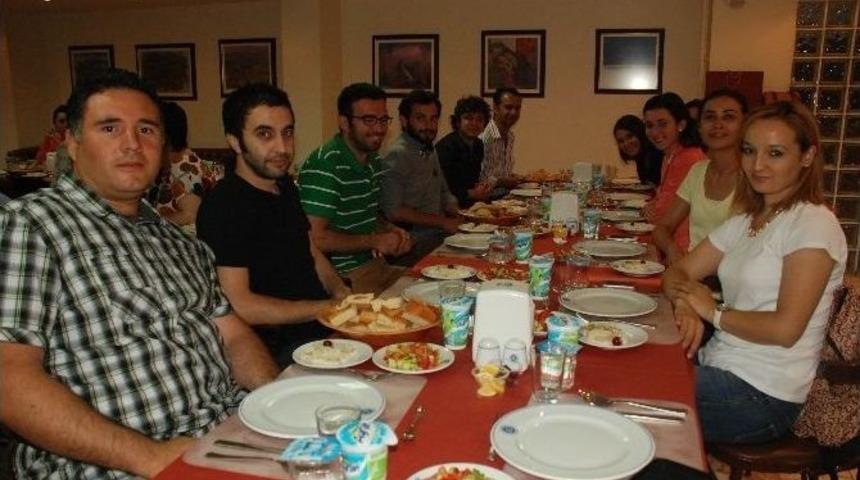 Başkan B&uuml;y&uuml;kerşen İftar Programında Gazetecilerle Bir Araya Geldi