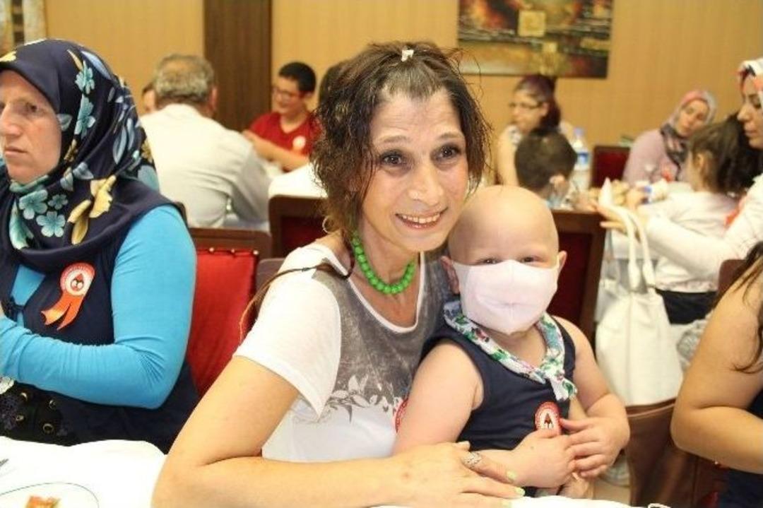 L&ouml;semili &Ccedil;ocuklara İftar Yemeği Verildi