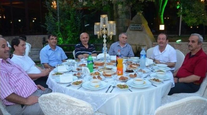 Fatso, Gelenekselleşen İftar Yemeğinde &Uuml;yeleriyle Buluştu