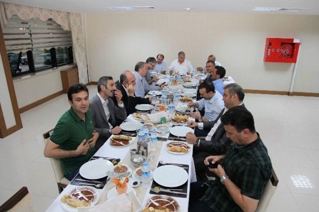 İbrahim &Ccedil;e&ccedil;en &Uuml;niversitesi&rsquo;nden İftar Yemeği