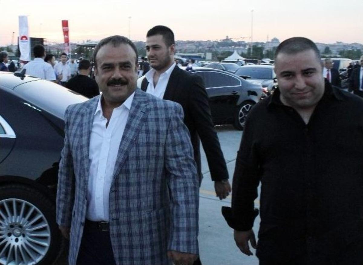 Ak Parti'nin İftarına Sanat Camiasından &Uuml;nl&uuml; Akını