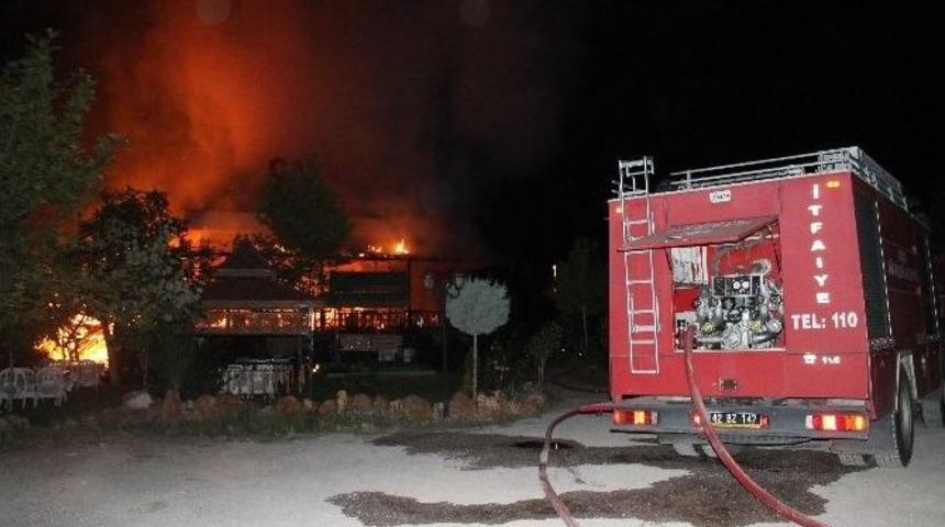 Alabalık Lokantası Alev Alev Yandı