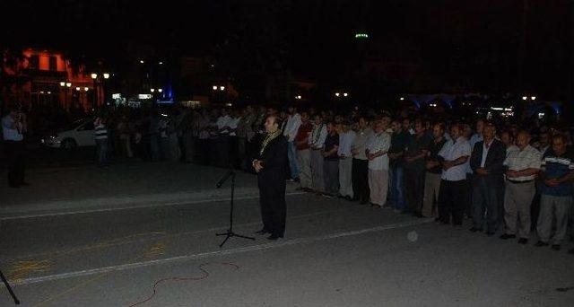 Gazze’de Öldürülenler İçin Yolda Gıyabi Cenaze Namazı Kılındı