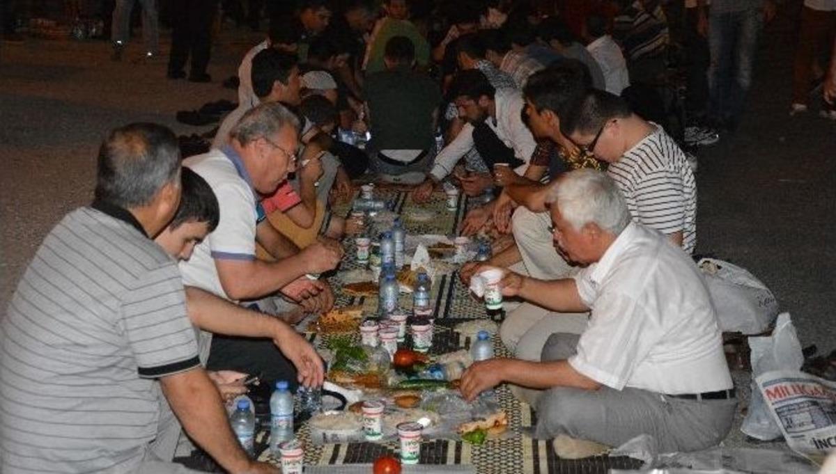 Sahur Vakti Adana'da İsrail Protestosu