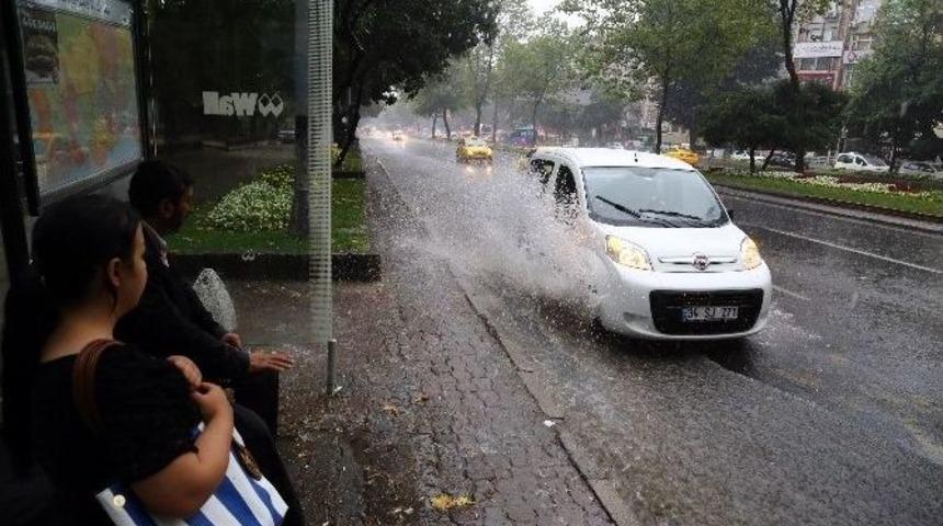 İstanbul&rsquo;da Şiddetli Yağmur