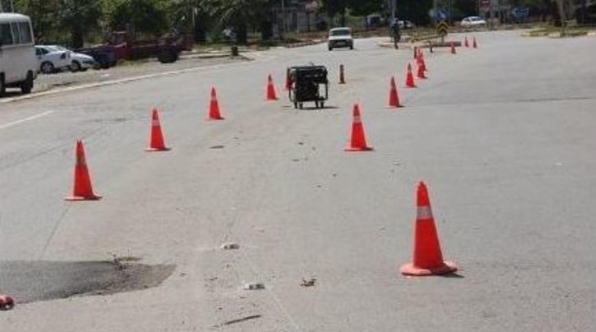 Ak&ccedil;akoca'da &Ccedil;ınar Caddesi Işıklı B&ouml;l&uuml;nm&uuml;ş Yol Oluyor