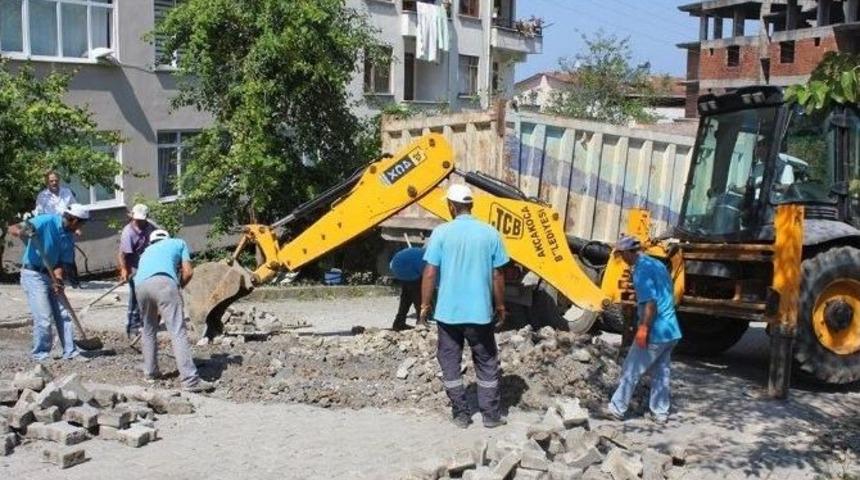 Ak&ccedil;akoca'da Kilit Parke Taşı D&ouml;şeniyor