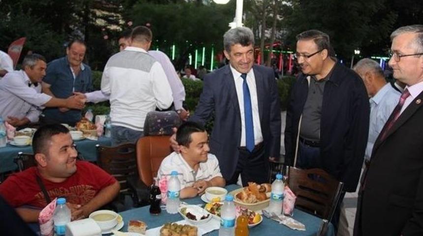 Vali Ali İhsan Su, İftarını Yığılca&rsquo;da A&ccedil;tı