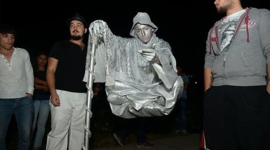 Uşak Caddelerinde Cansız Bedenler