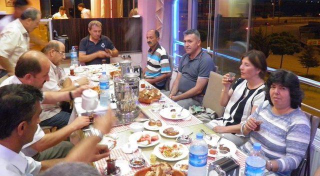 Tüm Bel-Sen Üyeleri Vezirköprü'de Iftarda Buluştu