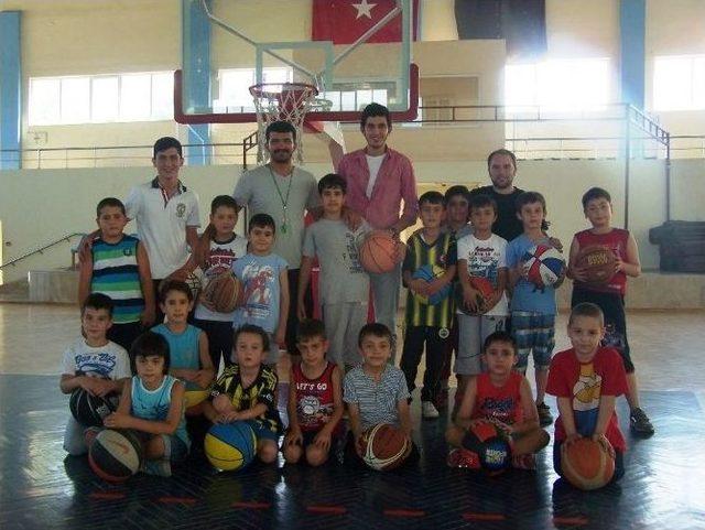 Korkuteli'nde Basketbol Kursuna Yoğun İlgi