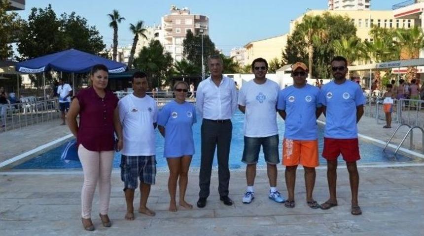 Mezitli'de Miniklerin Y&uuml;zme Kursları Devam Ediyor