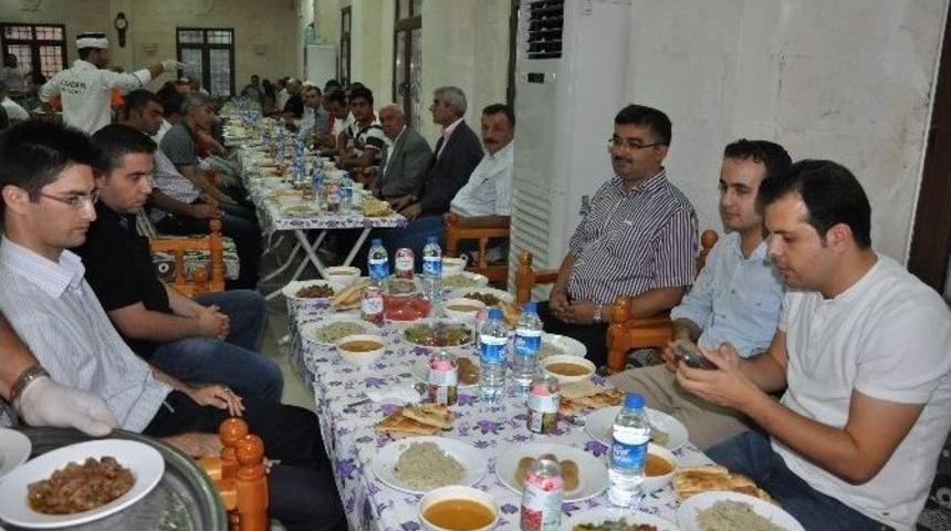 Derik M&uuml;ft&uuml;l&uuml;ğ&uuml;'nden İftar Yemeği