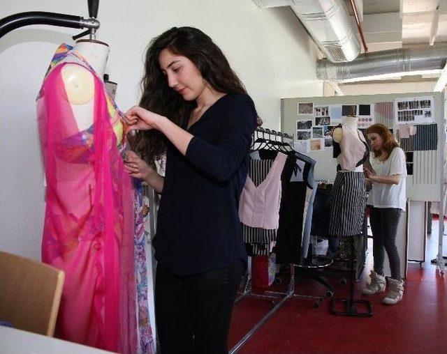 Geleceğin Moda Tasarımcıları İzmir Ekonomi’den