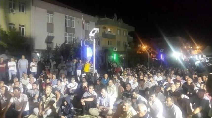 Vali H&uuml;seyin Avni &Ccedil;oş Yer Sofrasında Sahur Yaptı