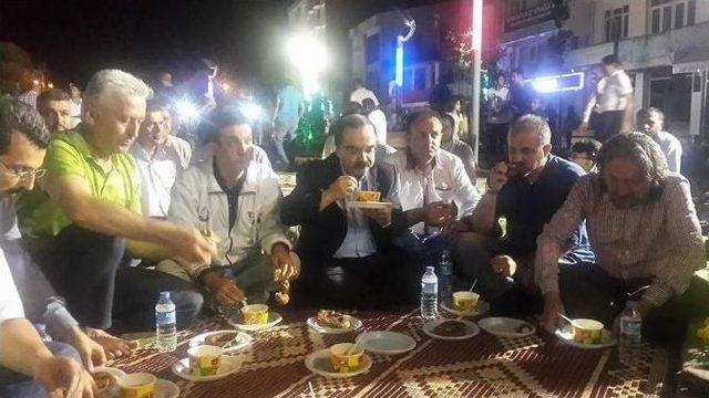 Vali Hüseyin Avni Çoş Yer Sofrasında Sahur Yaptı