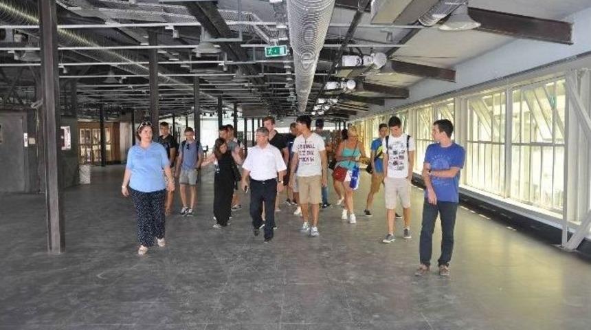 Macar &Ouml;ğrenciler Bilim Merkezi'ni Gezdi