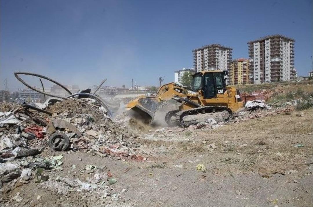 İnşaat Malzemeleri Satan Ardiyecilerin Alanları D&uuml;zenledi