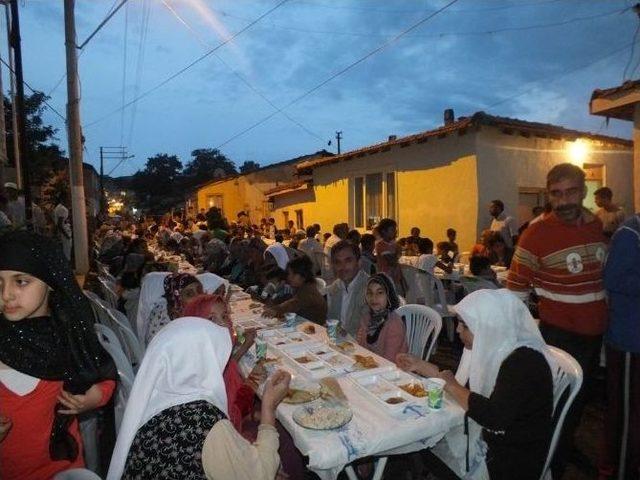 Roman &Ccedil;ocukların İftar Sevinci 2