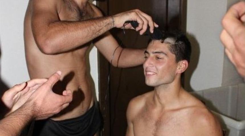 Manisaspor&rsquo;da Kamp Geleneği Devam Etti, Sa&ccedil;lar Gitti!