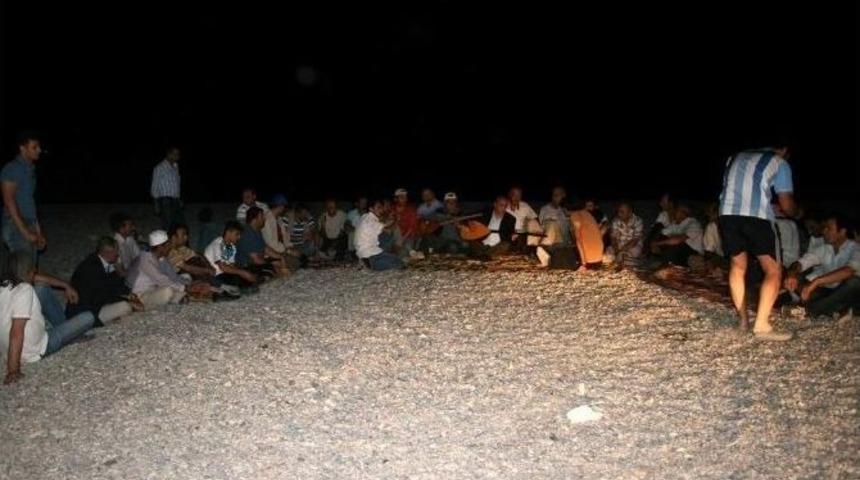 Abyb Van Şubesi &Uuml;yeleri Sahilde İftar A&ccedil;tı