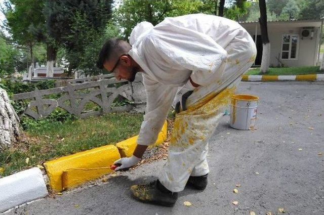 Mezarlıkta Bayram İçin Çalışmalar Başladı