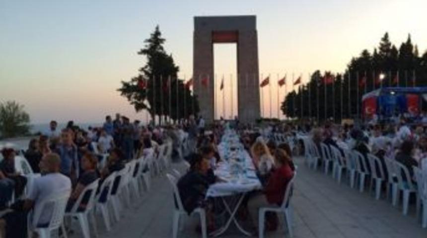 Resmi Bayramlaşma T&ouml;reni Şehitlikte Yapılacak