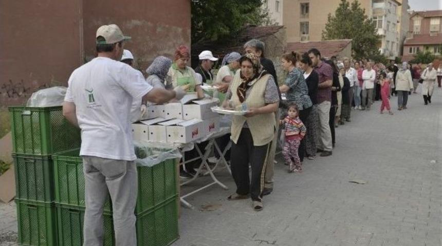 5 Mahalle Halkı Sokak İftarında Buluştu