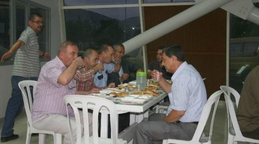 Boz&uuml;y&uuml;k Belediyesi'nden Her Akşam Otogarda İftar Yemeği