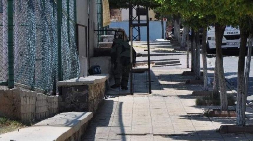 Ş&uuml;pheli Paketin İ&ccedil;inden El Yapımı D&uuml;zenek &Ccedil;ıktı