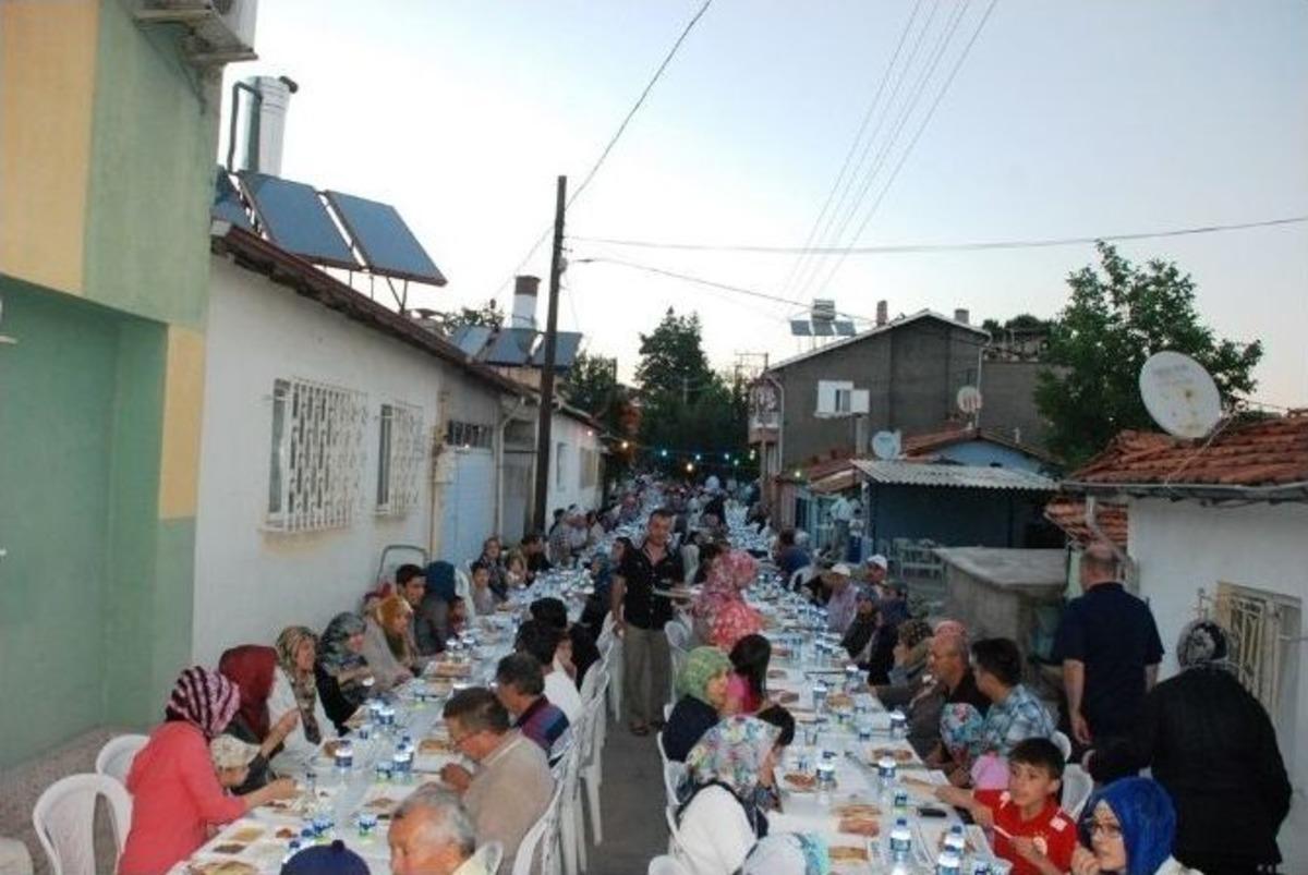 Gediz'de Belediye İftarları İlgi G&ouml;r&uuml;yor