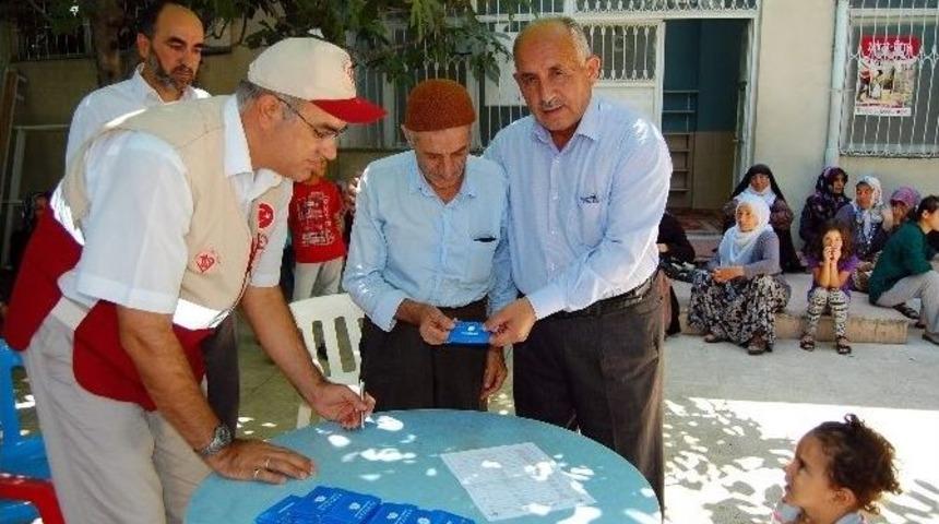 M&uuml;ft&uuml;l&uuml;k Yardıma Muhta&ccedil;lara Alışveriş Kartı Dağıttı